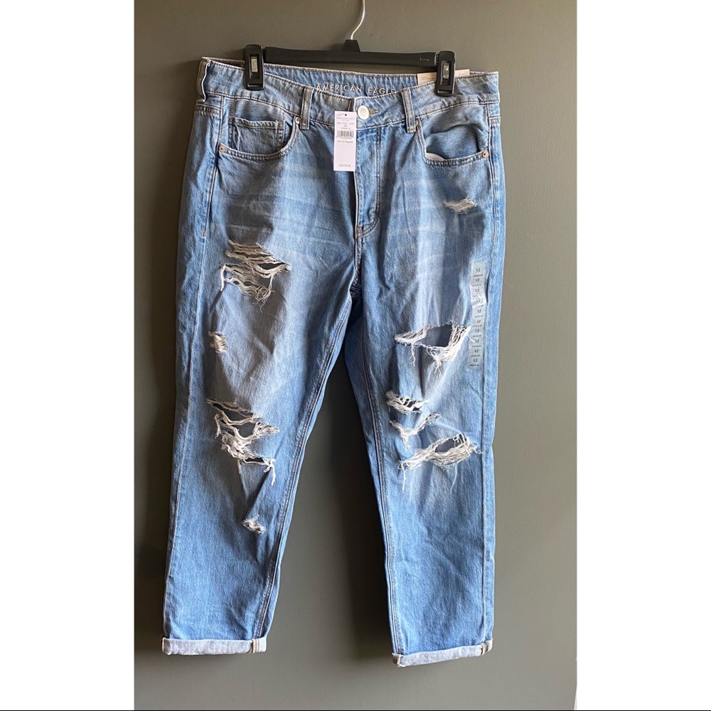 NWT American Eagle distressed Tomgirl jean